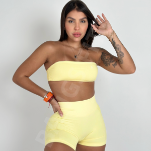 Set corto strapless con textura